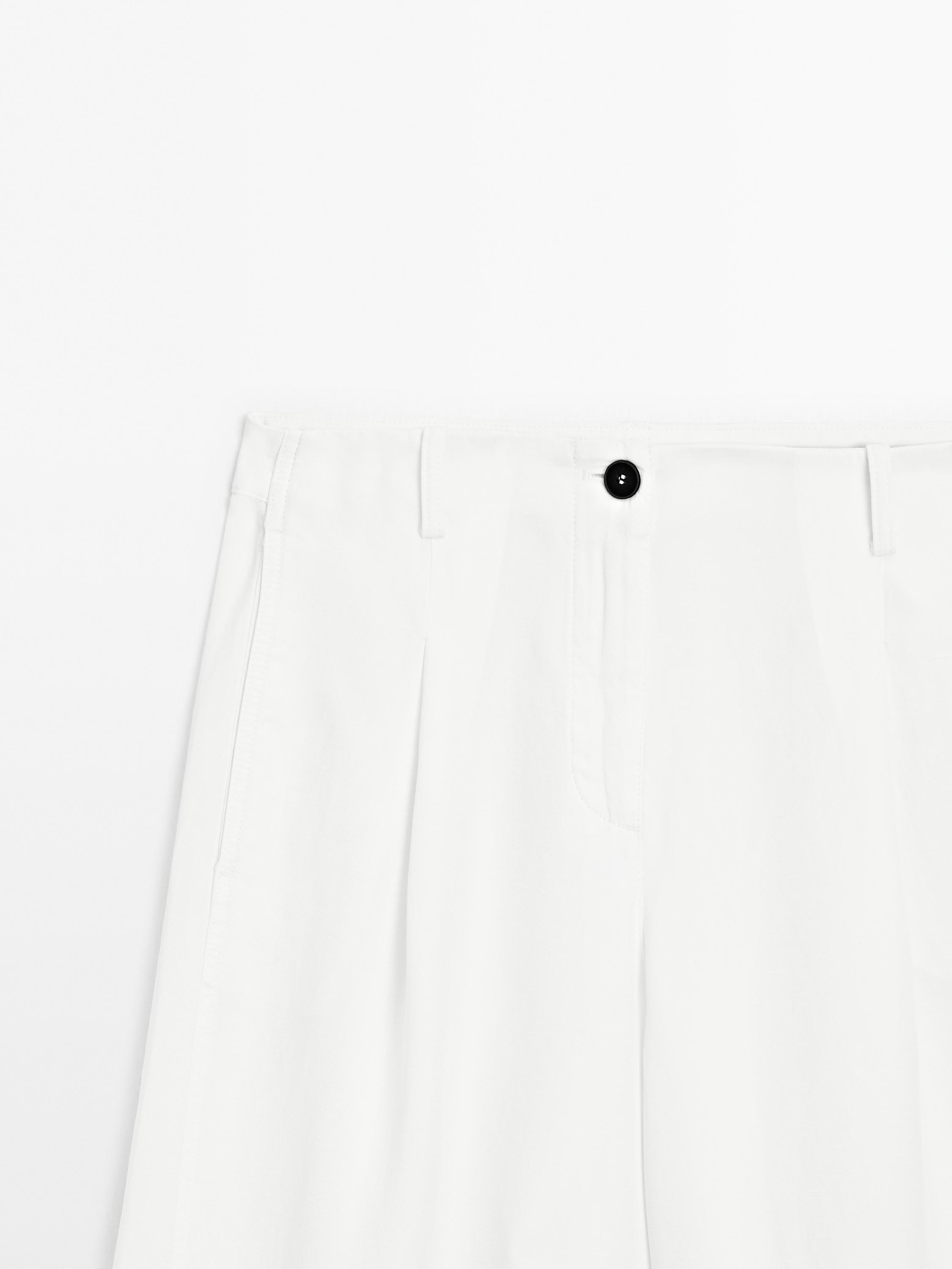 Flowing barrel fit trousers with seam detail